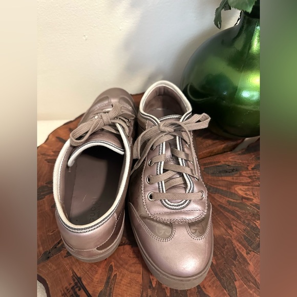 AUTH Gucci Women’s Leather sneakers Size EU 37 EUC - Picture 3 of 7